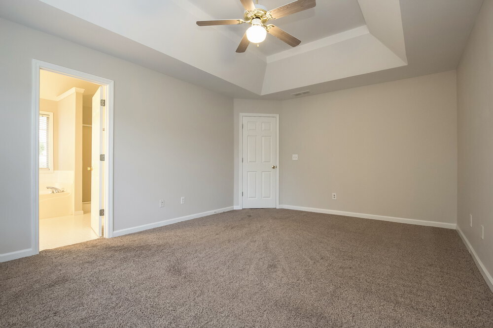 Building Photo - 2425 Huntington Dr