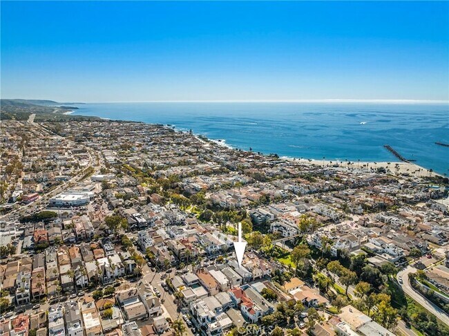 Building Photo - 411 Goldenrod Ave