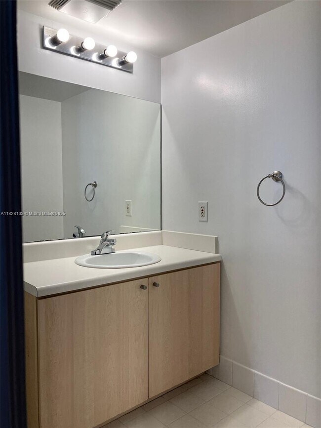 Building Photo - 3000 Coral Wy
