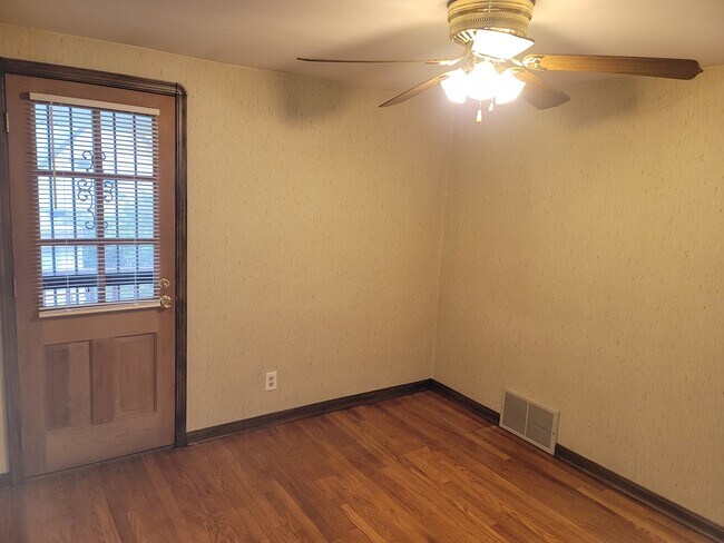 Building Photo - 4997 E 110th St