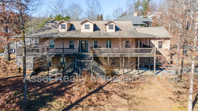 Building Photo - 306 White Cap Ln