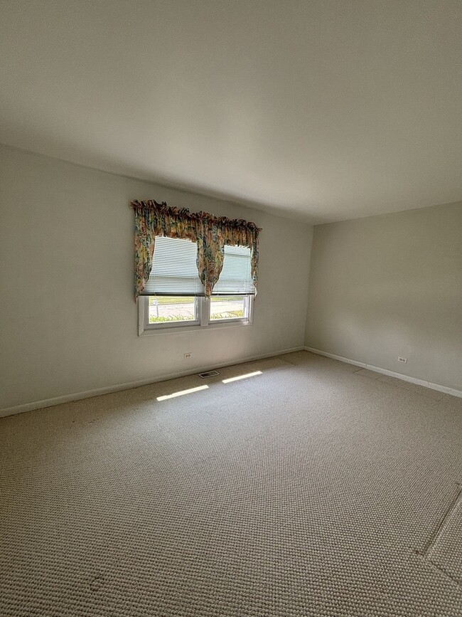 Building Photo - 1720 W Parkside Dr