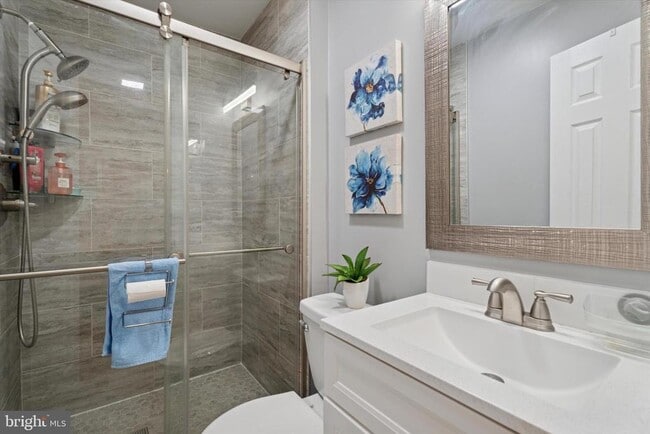 Building Photo - 205 Woodside Cir