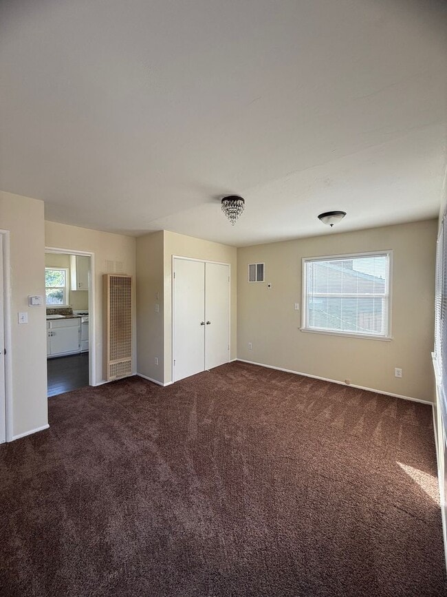 Building Photo - 3 bed 1.5 bath house + Studio Apt