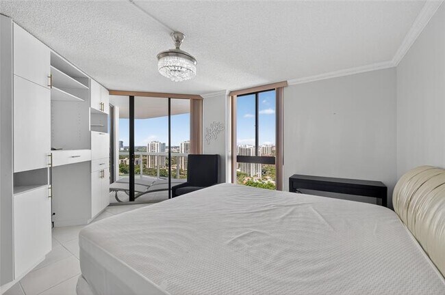 Building Photo - 20185 E Country Club Dr