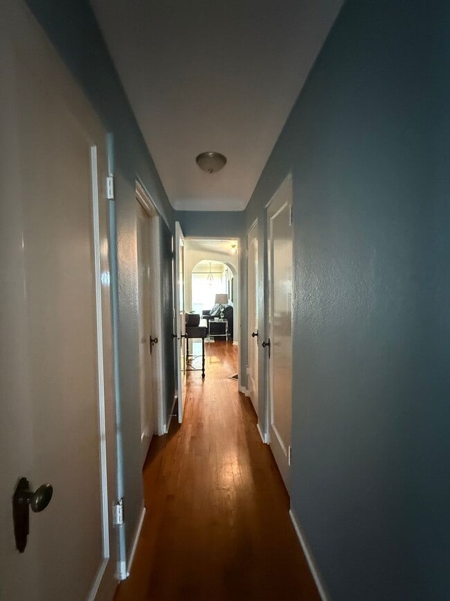 Building Photo - Great Seabright area 2/1 Fully Furnished Home