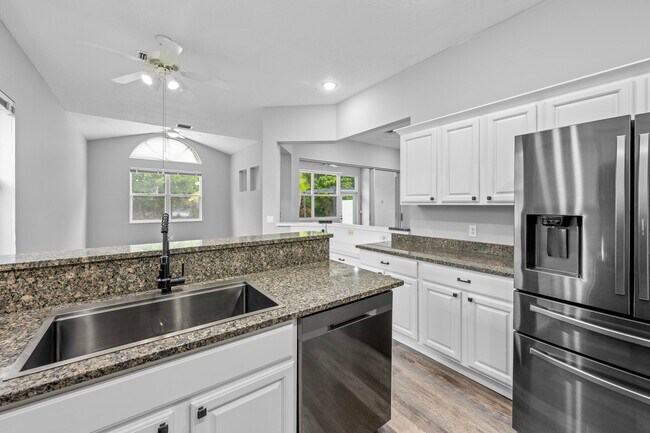 Building Photo - 3033 SE Brierwood Pl