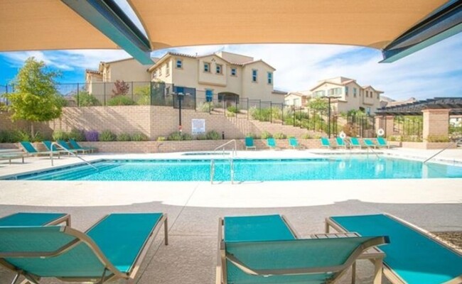 Building Photo - Gorgeous Town Home  Summerlin In Santa Ros...