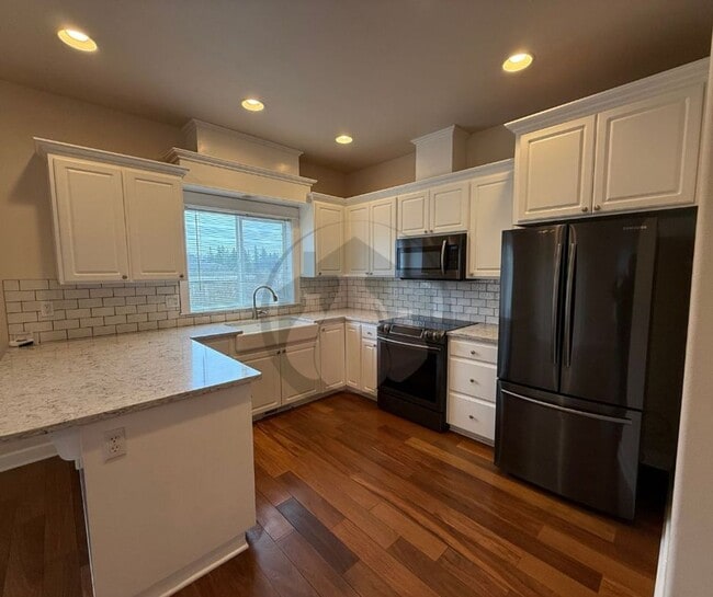 Building Photo - WINTER MOVE-IN SPECIAL: Take $600 OFF your first full month’s rent!