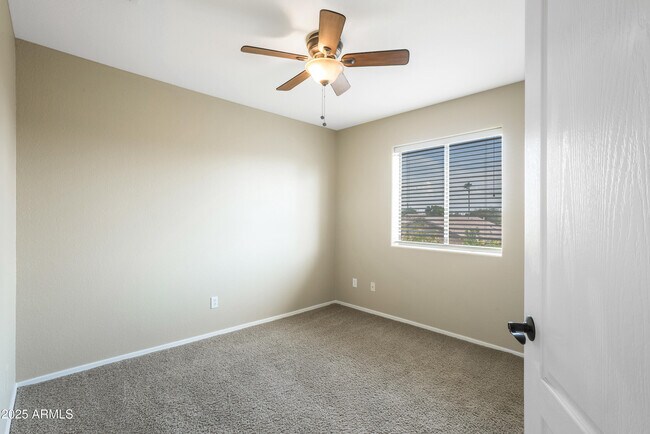 Building Photo - 9643 E Sheena Dr