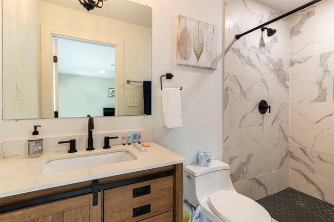 Building Photo - 1707 Deerfield Dr