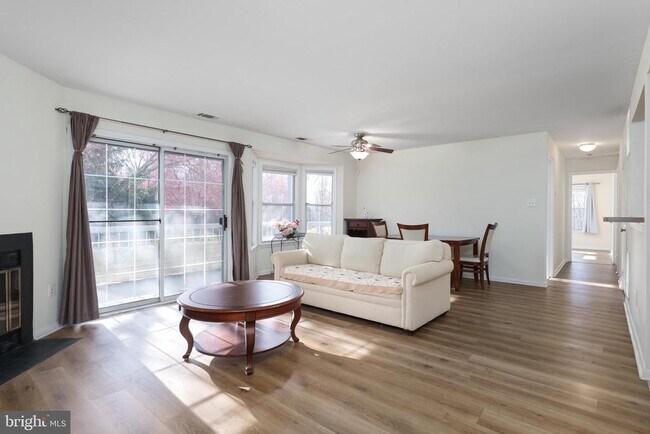 Building Photo - 206 Salem Ct