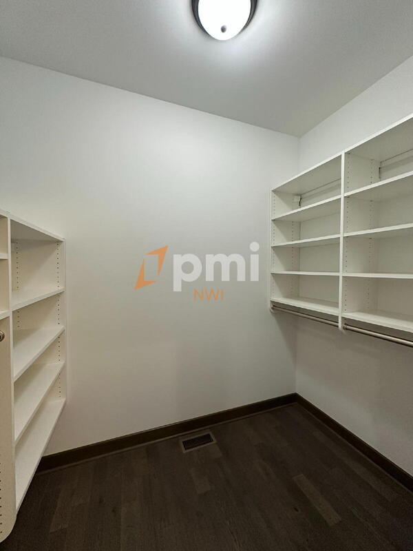 Building Photo - 2105 Hendon Way