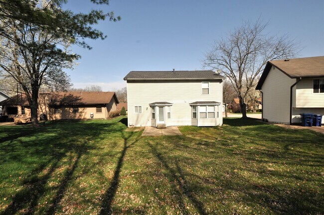 Building Photo - 667 Lakewood Dr