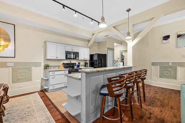 Building Photo - 92 Washington St