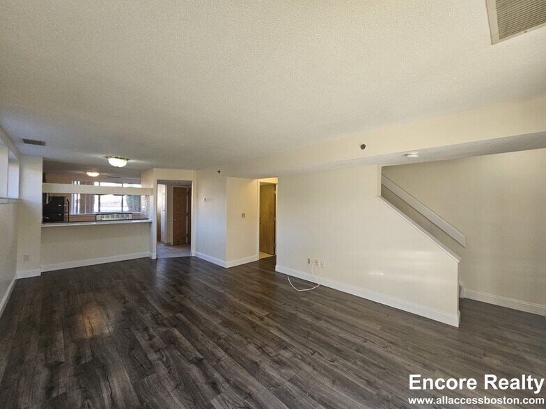 Building Photo - 150 North Beacon St