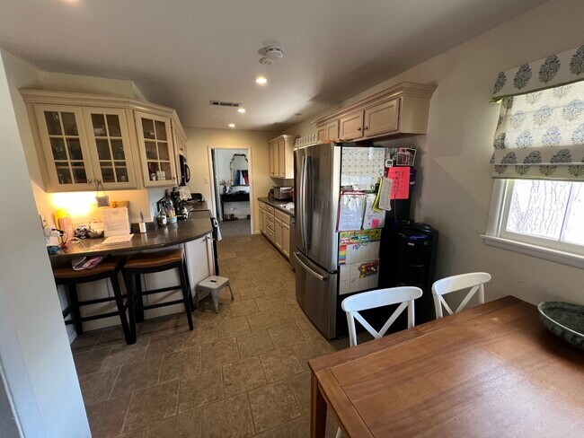 Building Photo - 2204 Boyd Ave