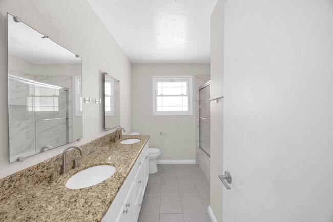 Building Photo - 3 Bedroom and 2 Bathroom Home – Close to C...