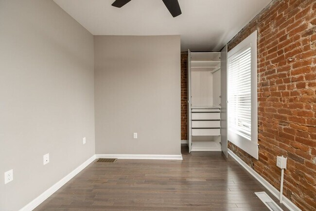 Building Photo - E 11th Ave 162-164 MLR