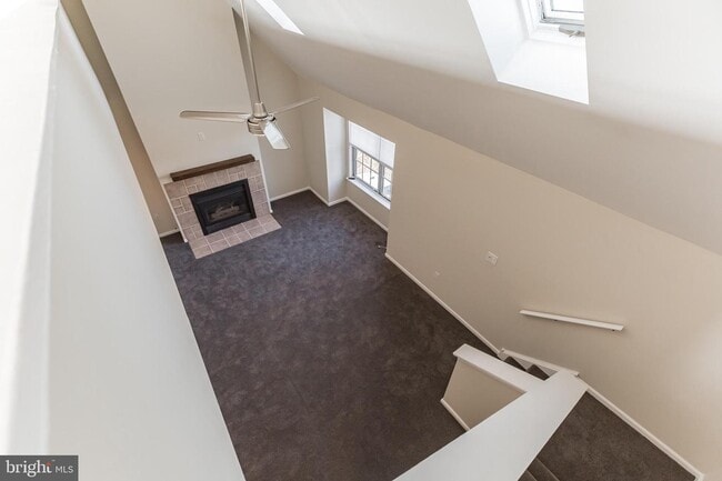 Building Photo - 65 Sandybrook Dr