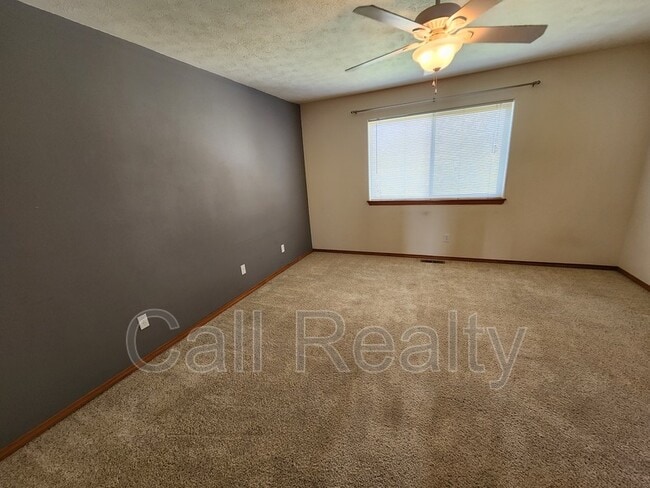 Building Photo - 916 Rees Ln