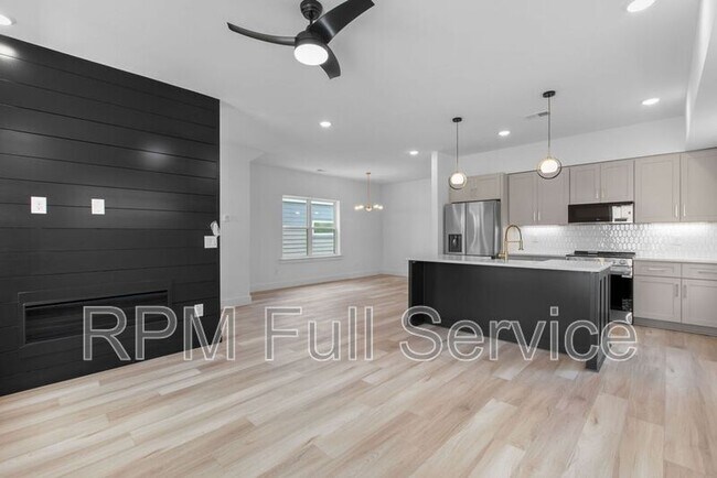 Building Photo - 1241 N Avondale Cir
