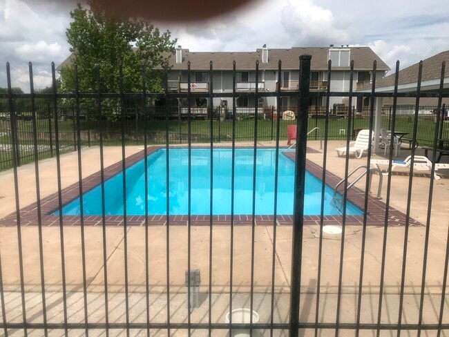 Building Photo - 101 S Rock Rd