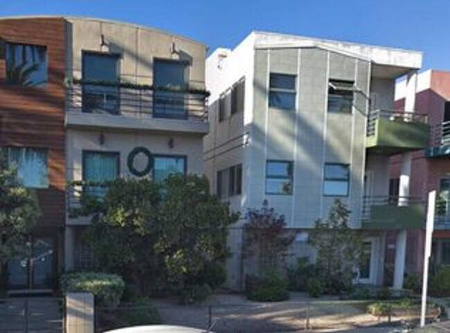 Building Photo - 223 Market St