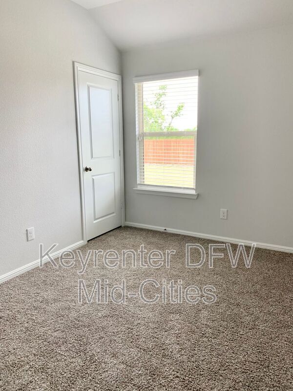 Building Photo - 9001 High Stirrup Ln