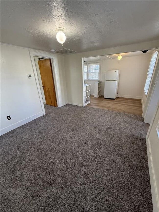 Building Photo - l518