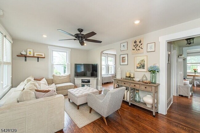 Building Photo - Single Family Home For Rent