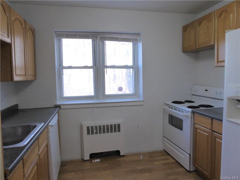 Building Photo - 140 N Broadway