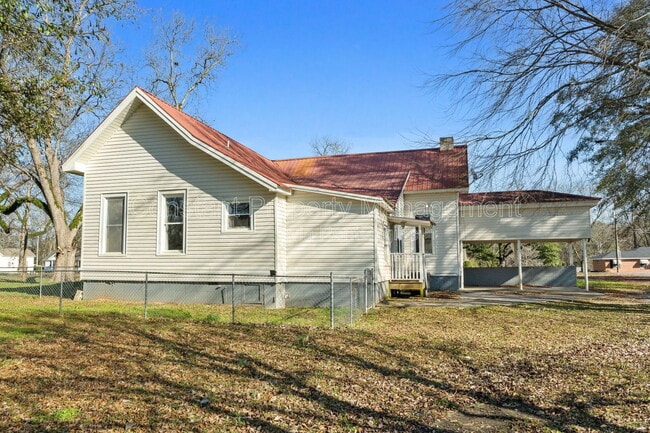Building Photo - 138 Main St