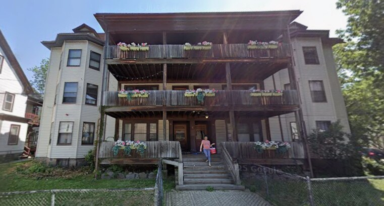 Building Photo - 38 Linden St