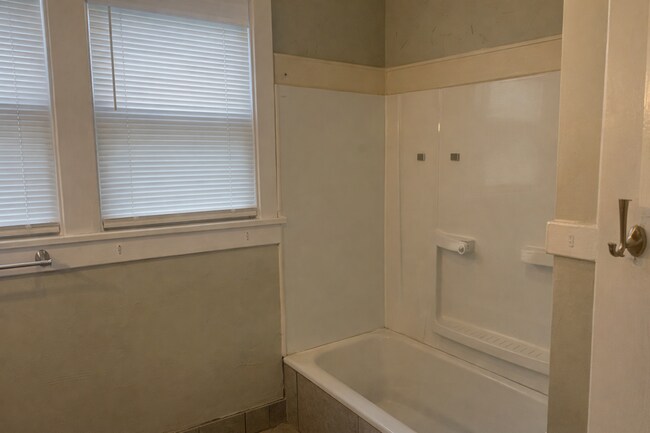 Building Photo - 2502 Blair Blvd