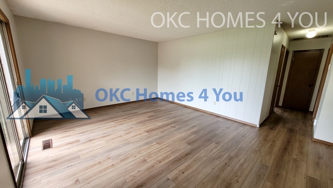 Building Photo - 2 Bed Near NW Expressway & Rockwell