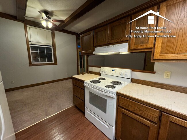 Building Photo - 103 E 10th St