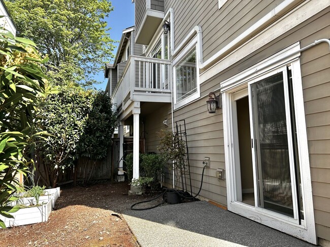 Building Photo - Beautiful, Luminous 2BR | 2.5BA in the Hea...