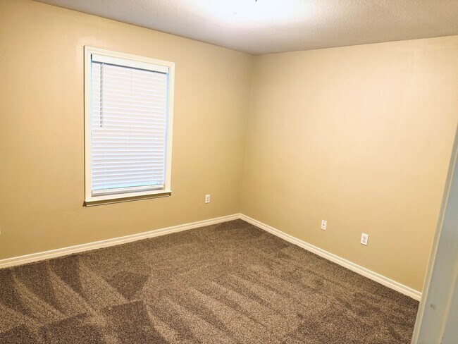 Building Photo - 594 Hunters Ridge Rd