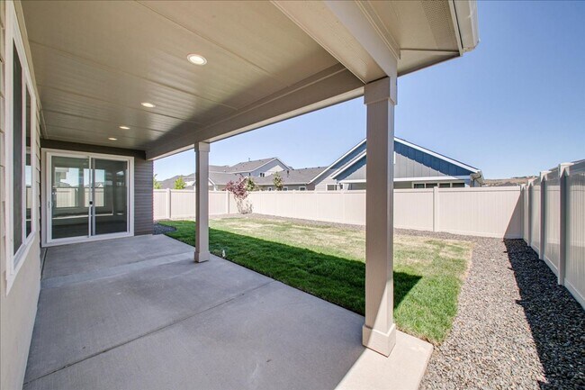 Building Photo - Stylish New Star Home with Resort-Style Perks