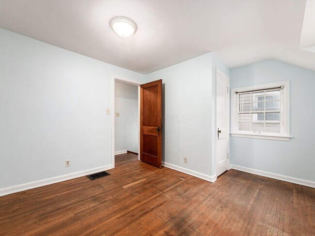 Building Photo - 495 Northview Dr