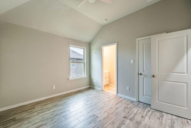 Building Photo - 815 Sunbeam Creek Ct