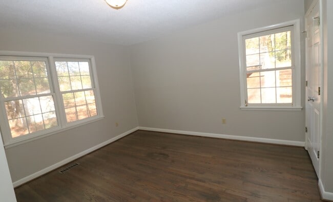 Building Photo - Large Family Home Pell City, AL