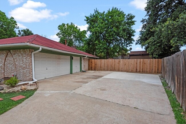 Building Photo - 4906 Green Willow Ln