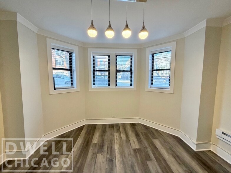 Building Photo - 3825 N Greenview Ave