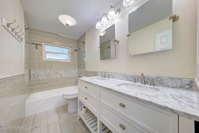 Building Photo - 1065 Molaki Dr