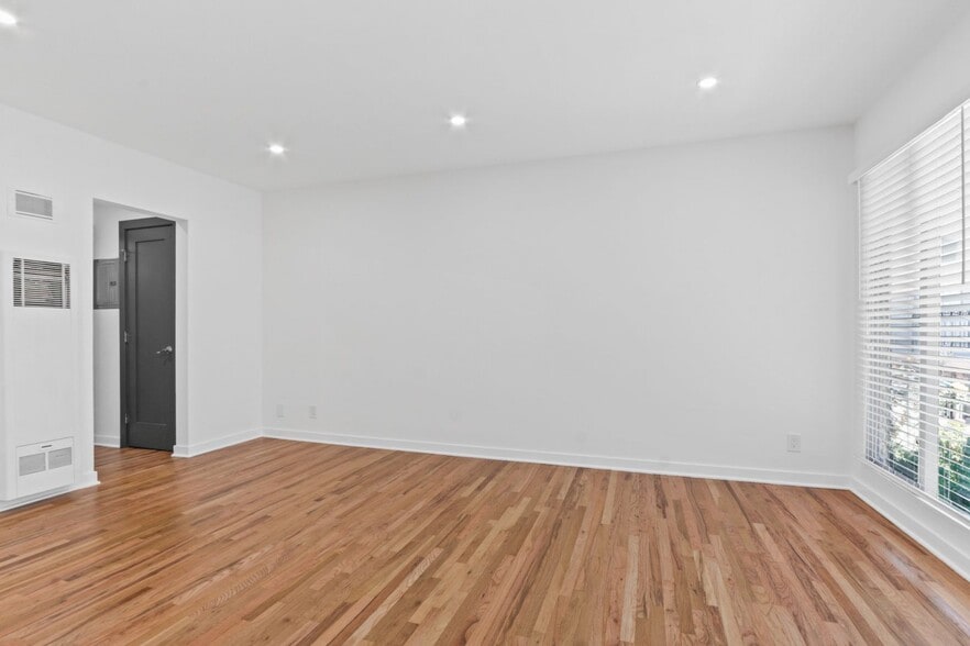 Building Photo - 844 5th St