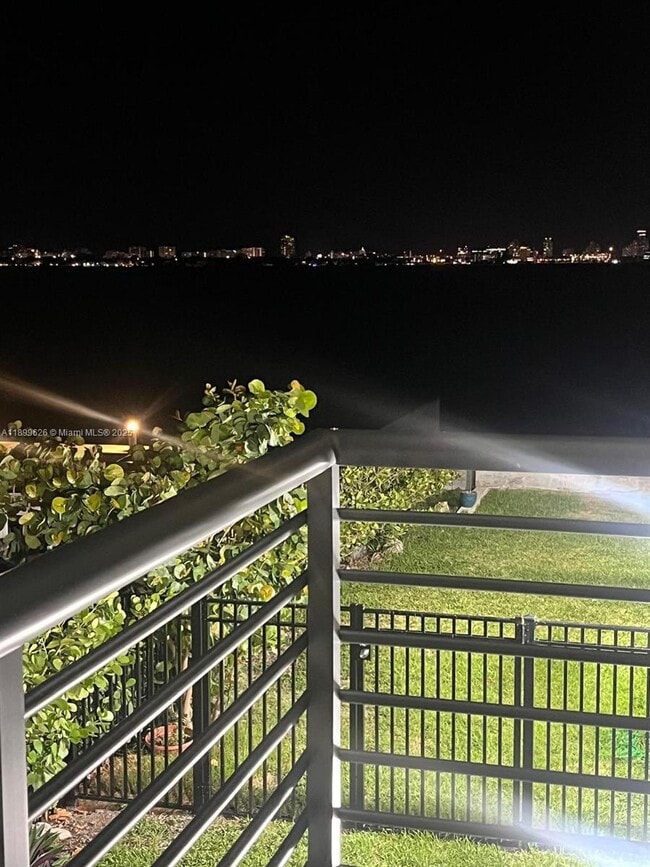 Building Photo - 1880 S Treasure Dr