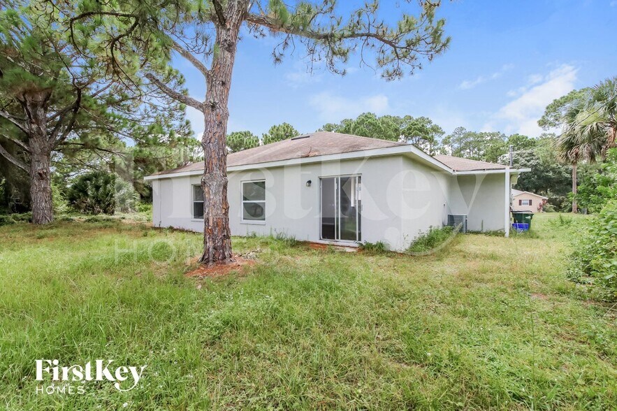 Building Photo - 3332 Rogue St