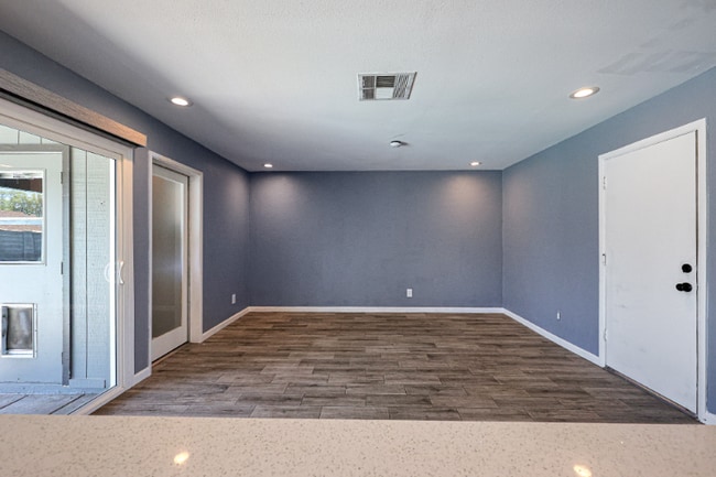 Building Photo - 2701 E Villa Rita Dr